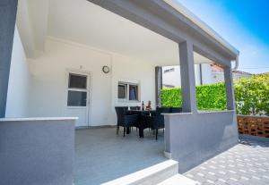 Apartments Villa Skundric