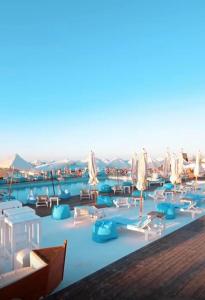 Cairona Properties - شاليه متميز بقلب العلمين الجديده مع شاطئ خاص و مسبح لجميع الزوار