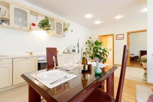 Central apartment with terrace
