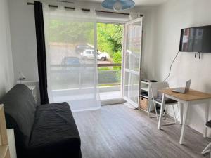 Anabel - résidence calme et protégée , appart avec balcon, proche du centre ville et de la plage