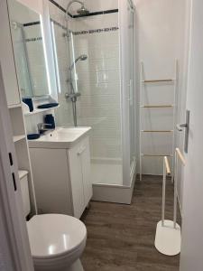 Anabel - résidence calme et protégée , appart avec balcon, proche du centre ville et de la plage