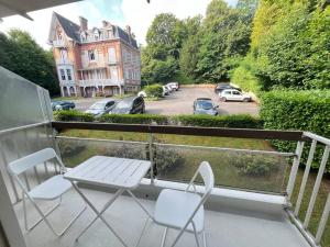 Anabel - résidence calme et protégée , appart avec balcon, proche du centre ville et de la plage