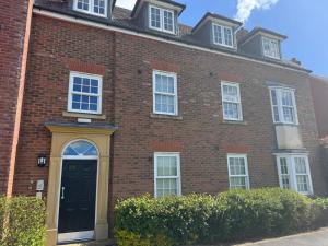 Spacious 2 Bedroom Apartment in Bedford, Near Milton Keynes & Local Business Parks