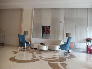 150 Newport Boulevard