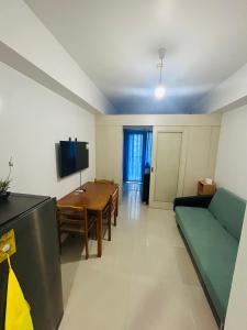 Sea Residences MOA-Eric Apartments