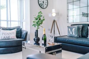 Stunning Riverside 3-Bed Home by 53 Degrees Property in Manchester with Garden & FREE Parking!