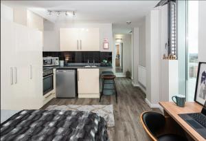 Students Only Silver Studio Upper Level South Bank Residence