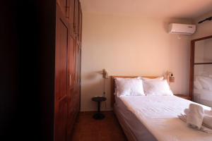 CASA DI MANI KOTRONI Vacation 2 bedroom Maisonette with shared pool