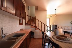 CASA DI MANI KOTRONI Vacation 2 bedroom Maisonette with shared pool