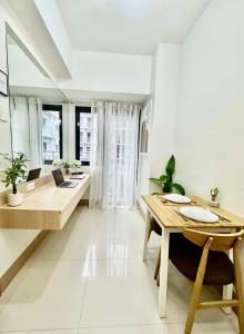 Minimalist Chic Condo near MOA-Shore3 Tower2