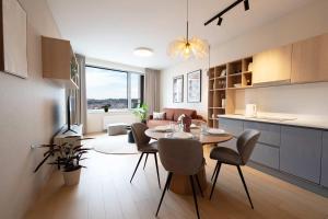 Skypark Serenity - Nordic Chic & Castle Views