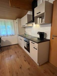 CROWN LIVING - Wohlfühl Studios - Self CheckIn - Parkplatz - Küche