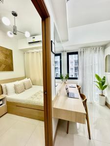 Minimalist Chic Condo near MOA-Shore3 Tower2