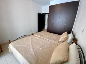 Poolside Two Bedroom Apartment in Central Location