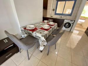 Poolside Two Bedroom Apartment in Central Location