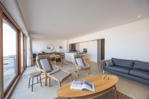 Royal Palace 1 03-03