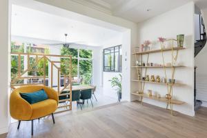 Maison de luxe pour 8 personnes, conçue par un architecte avec terrasse et cinéma