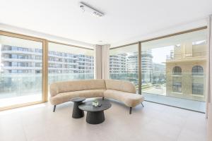 LECOMTE - Beatrice Walks 192