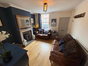 Two bedroom Victorian terrace with courtyard