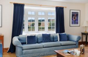 Charming Manor Pool House with Heated Pool, Tennis Court & Gardens - Isle of Wight Rural Countryside Escape