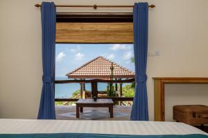 4 Bedroom villa with stunning sea & sunset view