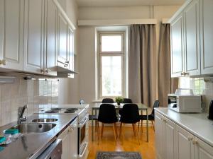 Kotimaailma Apartments - keskustakolmio - Rautatienkatu 14