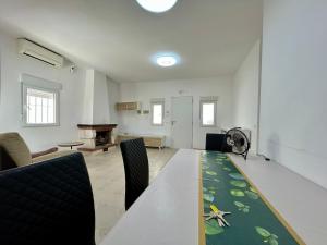 Villa with Pool, Chill-Out & BBQ