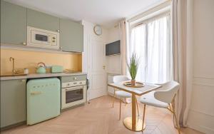 Chez Lucette Studio 17e Paris