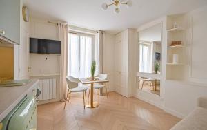 Chez Lucette Studio 17e Paris