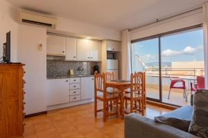 One-Bedroom Apartment with Balcony or Terrace (2 - 4 Adults) room in Apartaments Palamós - Pal Beach