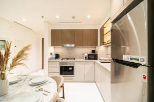 SettlerHomes - Iconic Palm View with Private Beach