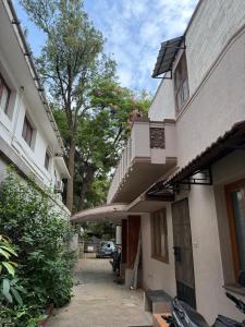 Cozy 1BHK - WFH ready with terrace in Indiranagar