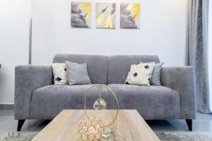 Cozy and Stylish 1 bedroom with a BONUS room with an extra BED