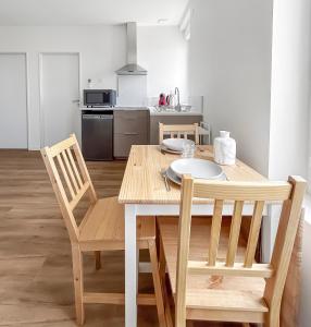 Sejournez dans l-un de nos 3 appartements renoves au coeur de Vichy : photos des chambres