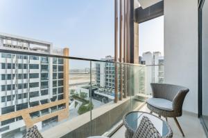 Peaceful 1BR with Community View, Quick Downtown and Golf Club Access, Azizi Riviera 34, Al Merkadh by Deluxe Holiday Homes