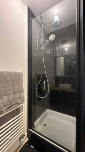 Appartements Charmant appartement - une chambre : photos des chambres