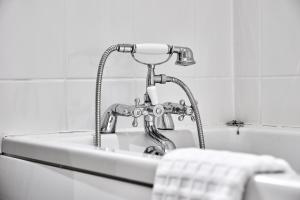 Loughside Lodge - Fermanagh 5 bed waterside bungalow