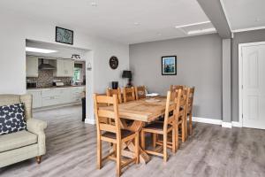 Loughside Lodge - Fermanagh 5 bed waterside bungalow