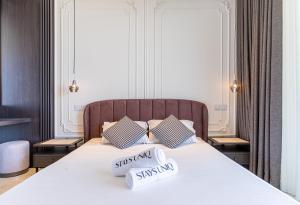 Mercury Tower Skyline Apartment with Pool Access