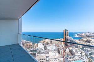 Mercury Tower Skyline Apartment with Pool Access