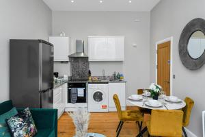 1 Bed Apt Next to Market Square & Transport Links