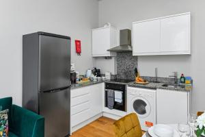 1 Bed Apt Next to Market Square & Transport Links