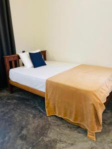 Sea Wawes Hiriketiya