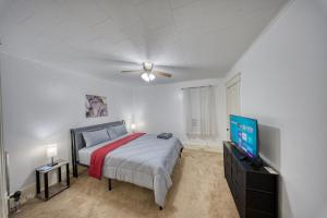 Charming 2-Bedroom, 1-Bath Getaway