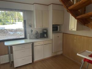 Kodikas rantatalo Oravin kanavan varrella