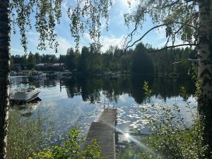 Kodikas rantatalo Oravin kanavan varrella