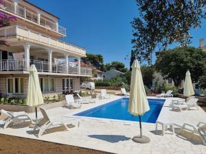 Rooms Vida in Center Novalja With Pool