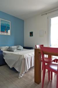 Oasi moderna con piscina a due passi dal mare