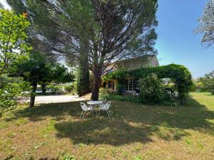 La Provençale - Piscine - Chambres climatisées