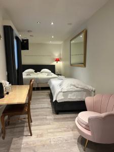 Budget Double Room room in The Black Swan Hotel